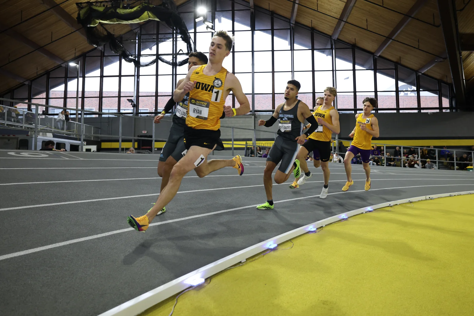 Men's mile race paced with Stridelane lights